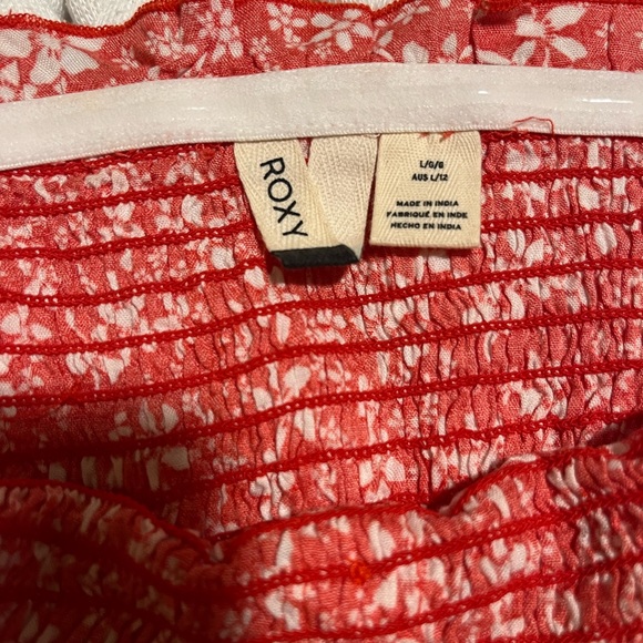 SOLD ON DEPOP Roxy Red Ruffled Smocked Crop Top - Picture 3 of 4